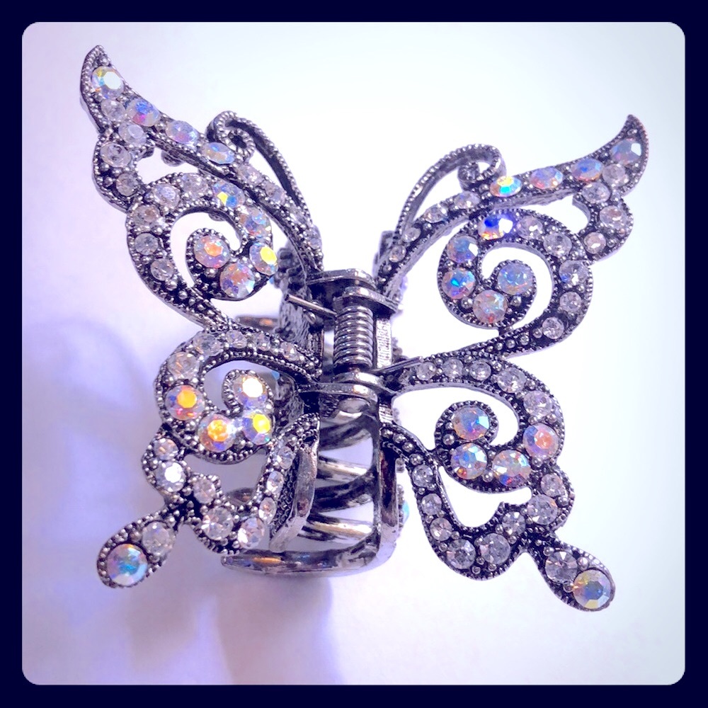 Beautiful silvertone rhinestone hair clip